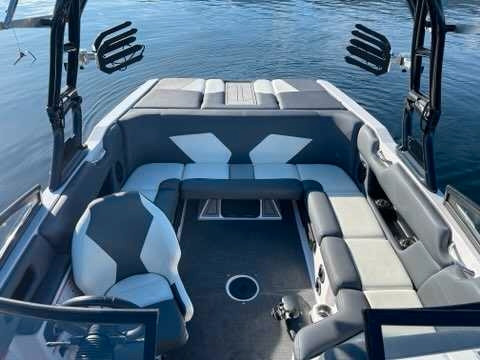 2020 Moomba Helix  in Powerboats & Motorboats in Red Deer - Image 2