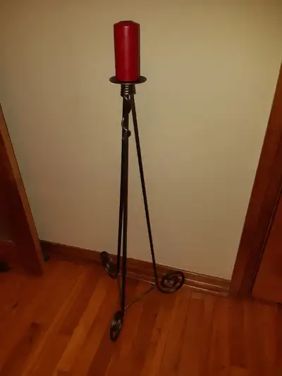 Support sur pied, chandelier, View more