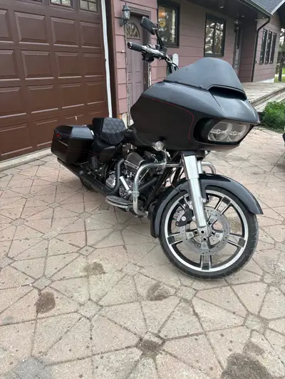 Road glide with 103 76000kms bike is in mint condition safety was done recently Screaming eagle stag...