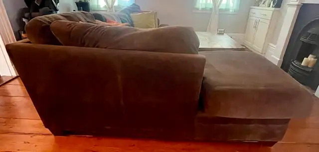 Large Brown fabric sectional Couch in Couches & Futons in City of Halifax - Image 4
