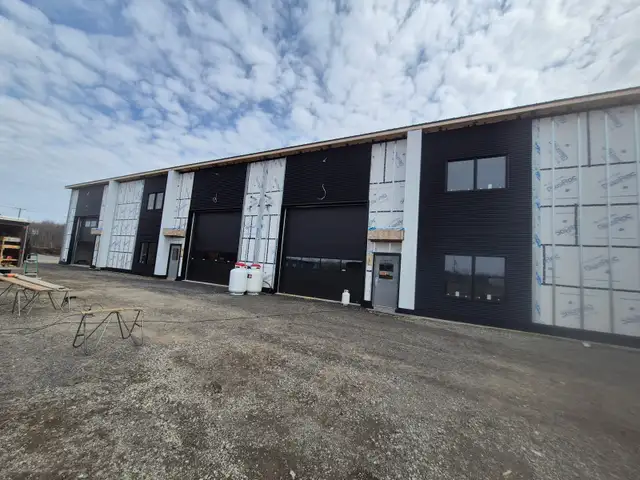 Condo industriel neuf à louer / Lavaltrie