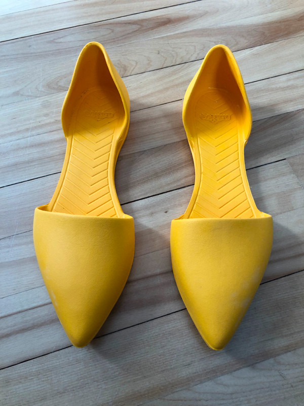 Native Yellow Women's Audrey Shoe Size 9 in Women's - Shoes in Dartmouth