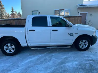 2021 Dodge Ram 1500 Classic. 5.7 Hemi Auto 4x4. A/C, Cruise, PW, PDL, backup camera, trailer package...