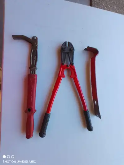 18in bolt cutter, cast iron nail puller and standard puller