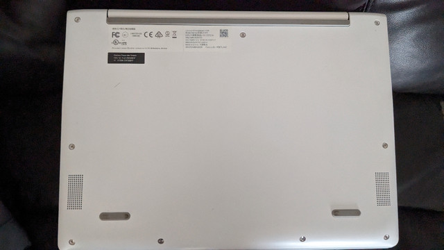 Lenovo Chromebook 2in1 C330 (11.6") Laptop touch screen  in Laptops in Saskatoon - Image 3