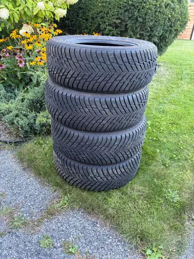 4 pneus 205/65/16 Nokian hakkapeliitta 10