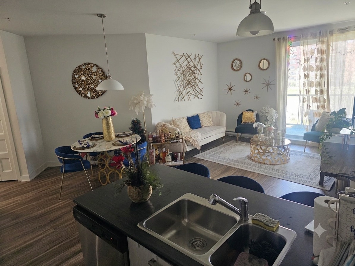 Lease Takeover till June 2027-in  Brossard  dix30 — photo 1