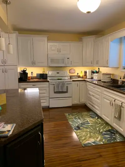 Available June 30, 2025 Furnished bedroom in Moose Jaw, SK. Looking for short-term SaskPolytechnic (...