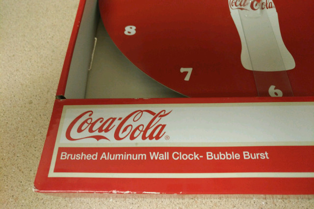 Coca Cola 12 inch Bubble Burst Wall Clock New ! in Home Décor & Accents in City of Toronto - Image 3