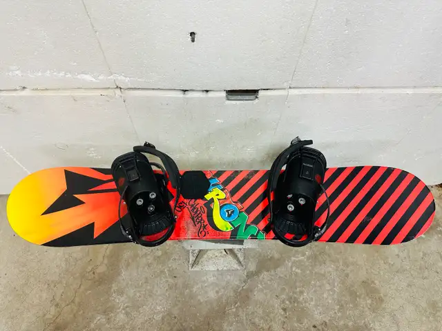 Burton snowboard 130 cm with Burton S/M bindings in Snowboard in Markham / York Region - Image 7