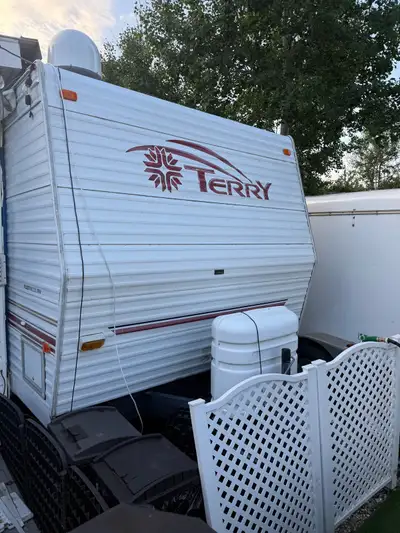 I'm selling a used 2001 Fleetwood Terry, a 27-foot travel trailer that's ready for new adventures. T...