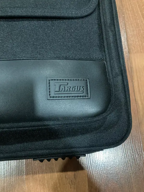 targus international traveler premium laptop tote in Laptop Accessories in Oakville / Halton Region - Image 3
