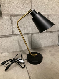 BLACK LAMP TO SELL. CAD 10.00