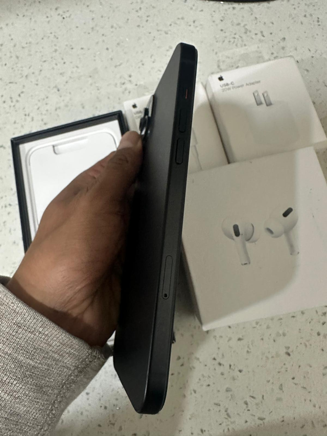iPhone 15 Plus 128gb **Airpods/Charger Set/Delivery** in Cell Phones in Mississauga / Peel Region - Image 3