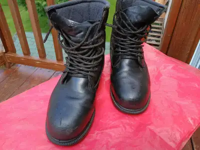 Bottes de travail gr 10, View more