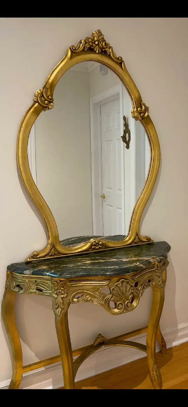 Console Table and Mirror in Other Tables in City of Toronto - Image 3