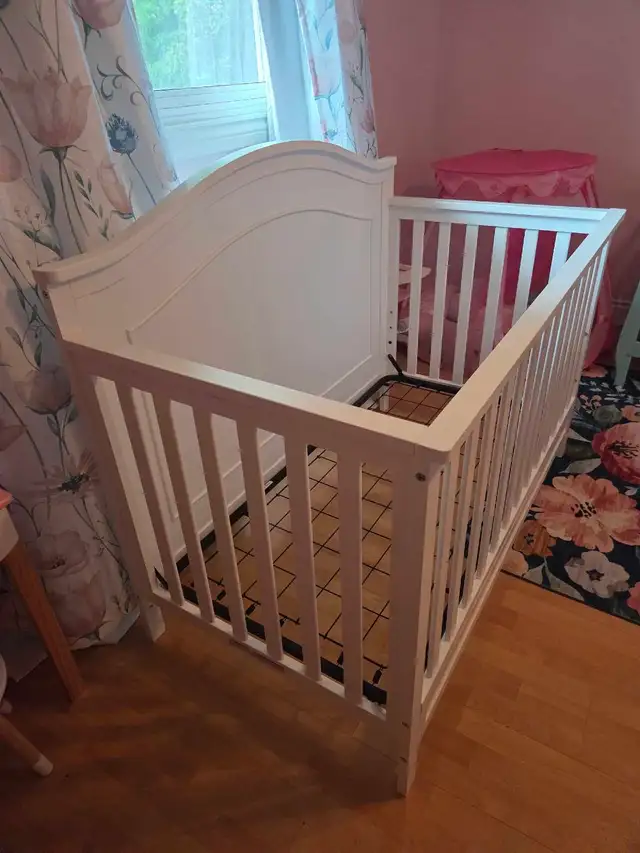 Baby crib in Cribs in Oakville / Halton Region - Image 3