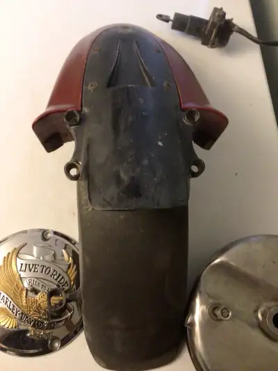 1984-1986 Suzuki GSX1100 GS1150 Front Fender w/Brace $165 Nice undamaged condition Text 204-572-8282...