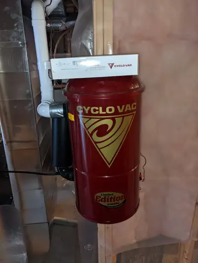 Cyclo Vac Central Vacuum with bag - Includes accessories (see pictures) This quiet and stable model...