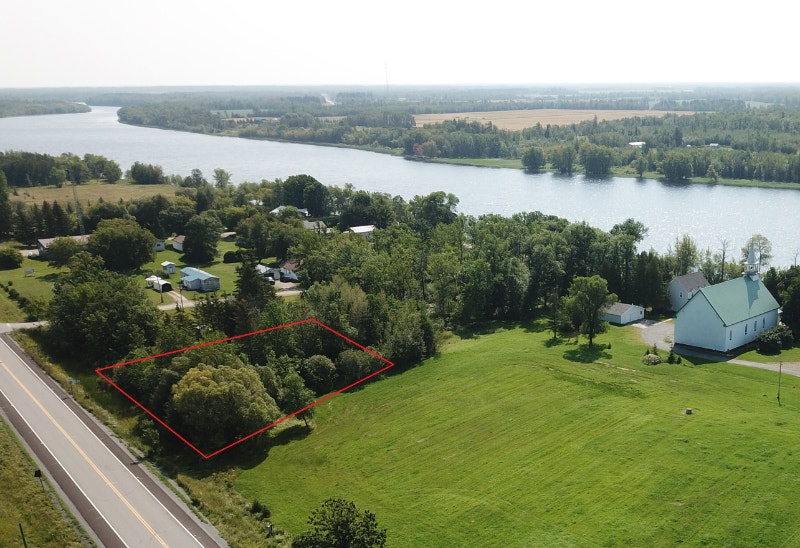 0.47 Acre Residential Land in NW Ontario on the Rainy River! Land for