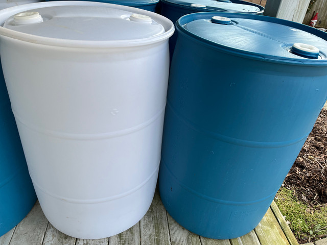 55 gallons plastic barrels top closed  in Outdoor Tools & Storage in Kitchener / Waterloo