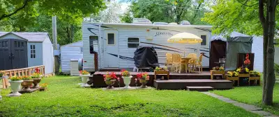 Roulotte 28 pieds Starlite avec slide out, très propre et très bonne condition, n'a jamais voyagé la...