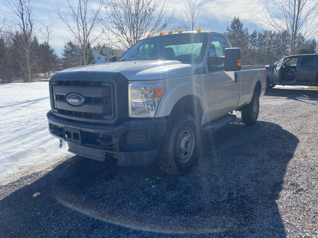 2014 Ford F350, 86000km, 4x4, clean with safty in Cars & Trucks in Ottawa - Image 3