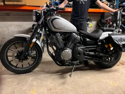 Yamaha Bolt 942cc 2015 Très bien entretenu, avec une mise au point annuelle par un mécanicien et gar...