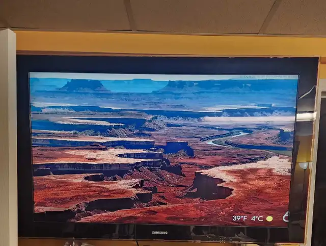 Samsung 52" 1080P HD LCD TV w/ Wall Mount in TVs in Edmonton - Image 3