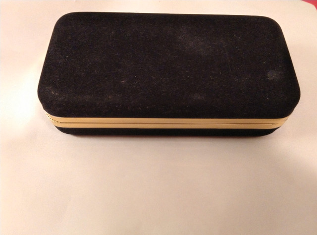 Vintage Black Velvet travel jewellery box in Jewellery & Watches in Oakville / Halton Region - Image 4