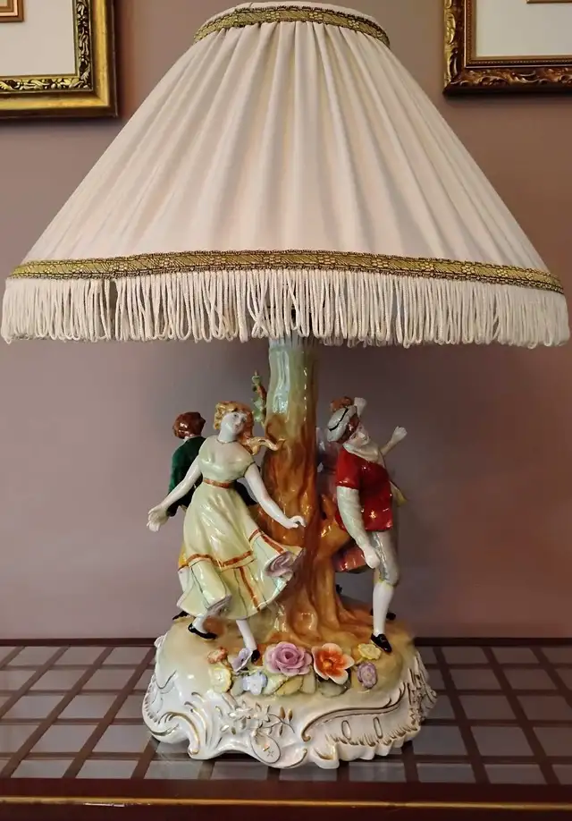lampe antique porcelaine allemande in Indoor Lighting & Fans in Longueuil / South Shore - Image 3