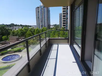 • Concrete high-rise condo building; • South-facing 1 bedroom + 1 enclosed den, 651 sq ft, on the 6t...