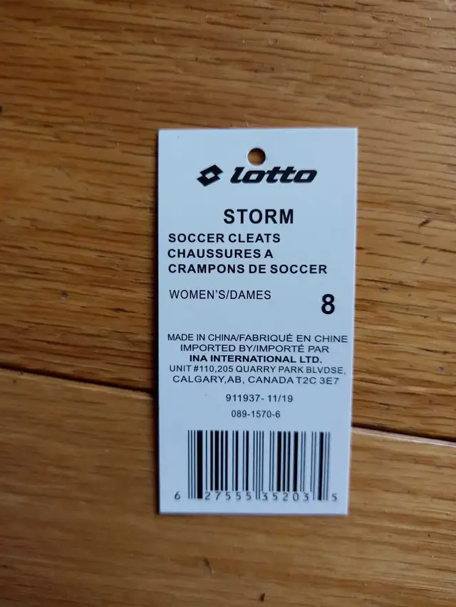 Soccer cleats size 8 women's in Soccer in Ottawa - Image 4