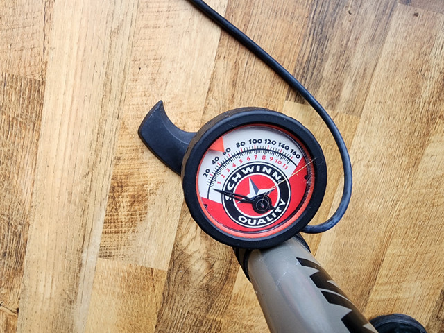 Schwinn Air Driver 1100 5 in 1 Nozzle Floor Pump 160 psi in Other in Moncton - Image 3