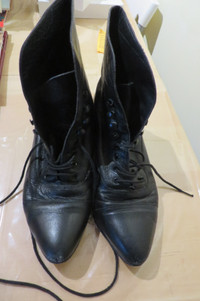 Ladies' Short Black Fashion Lace-up Boots: Size 6