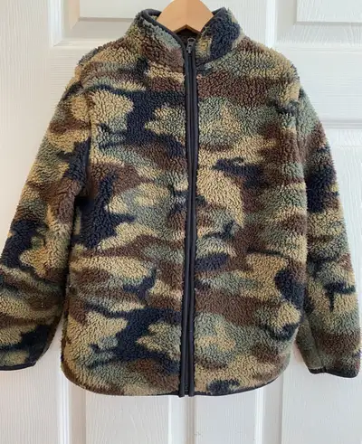Boys Fleece Sweater Jacket Size 6  , View more