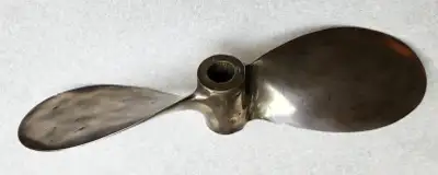 Austral 13" diameter x 12" pitch sailboat propeller for 1" diameter shaft (SAE taper with 0.25" keyw...