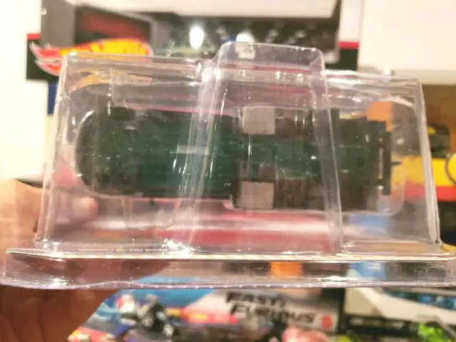 Greenlight GREEN MACHINE CHASE Dualy Driver Ram 3500 Stake Truck in Arts & Collectibles in Markham / York Region - Image 3
