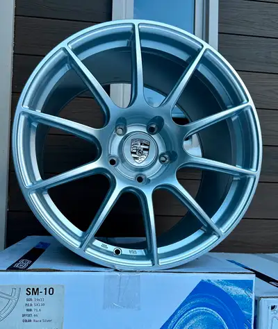 Brand new wheels, box opened for photos only! Some of the best wheels available for Porsche in this...