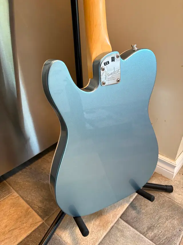 Fender American Elite Telecaster  Thin-line in Mystic Ice Blue in Guitars in Markham / York Region - Image 10