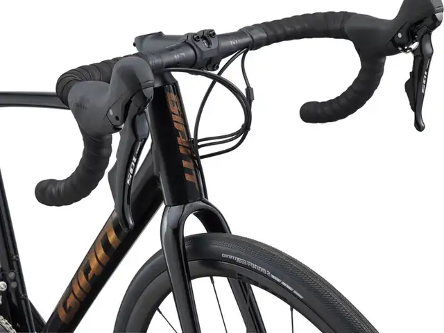 $3̶0̶0̶0̶ $2000 Giant Contend AR 1 2023 Road Bike | Large in Road in City of Toronto - Image 2