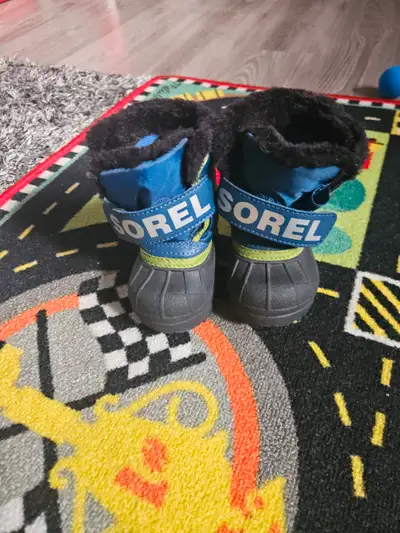 For sale: Toddler infant Sorel kid snow boots size 4, in great condition. Pick up in West Hilhurst N...