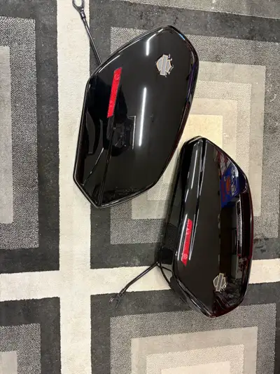 Harley Davidson hard bags, clam Shell,hardware, key , off a 2024 LowRider ST, new . $1500 306-291-74...