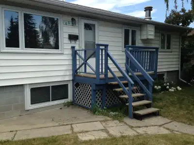 Spacious 3 bedroom Main level is bright in a quiet neighborhood. This bungalow is close to children’...