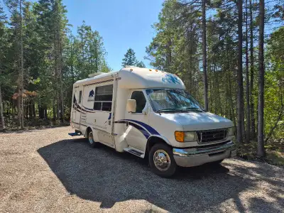 2nd owner of RV. Rv was was stored indoors for the winter. Care for by seniors couple. Only used a f...