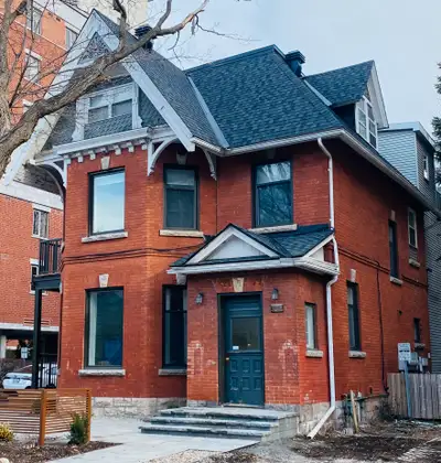 Charming 1-BR Centertown Furnished Flat Available August 1st!!