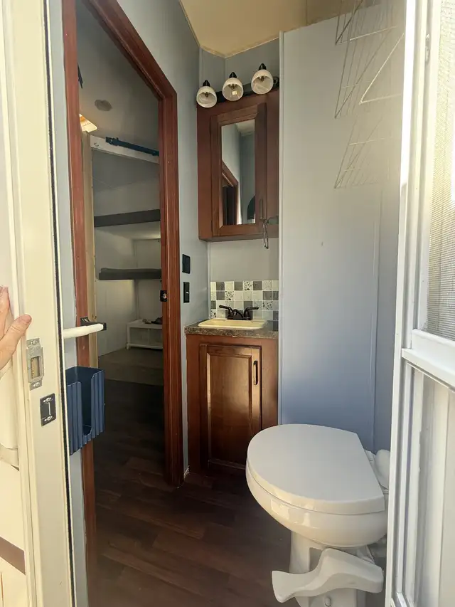 2013 Sierra- all season, 36 ft fifth wheel RV (home on wheels) in RVs & Motorhomes in Richmond - Image 11
