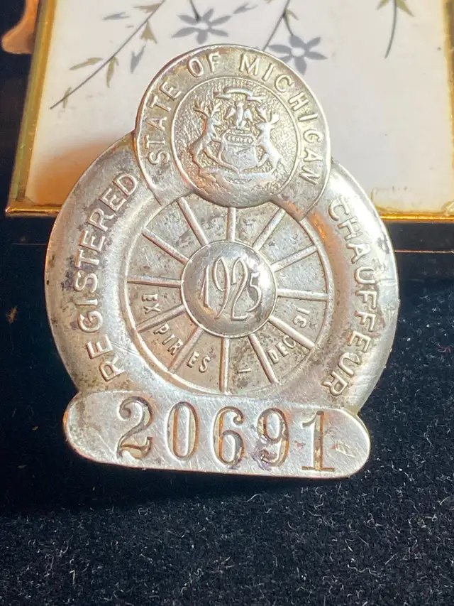 Vintage 1925 State of MICHIGAN  Badge , Pin , Approximately 1 1/ in Arts & Collectibles in Vancouver - Image 2