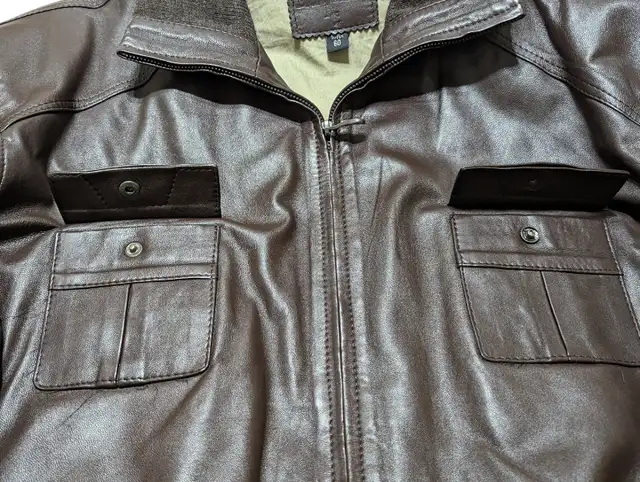 Blouson en cuir brun in Women's - Tops & Outerwear in Laval / North Shore - Image 4