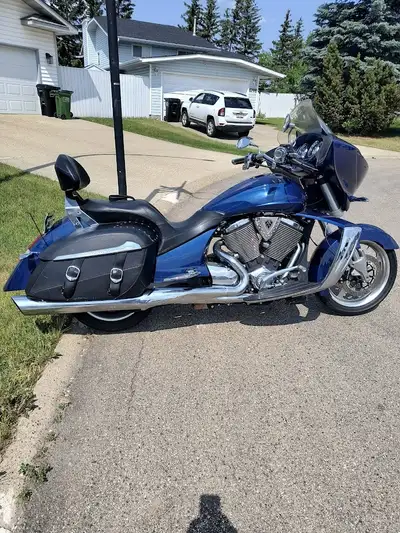 This beautiful low km Victory Cross Country is ready to ride. Well maintained. Fresh oil change with...